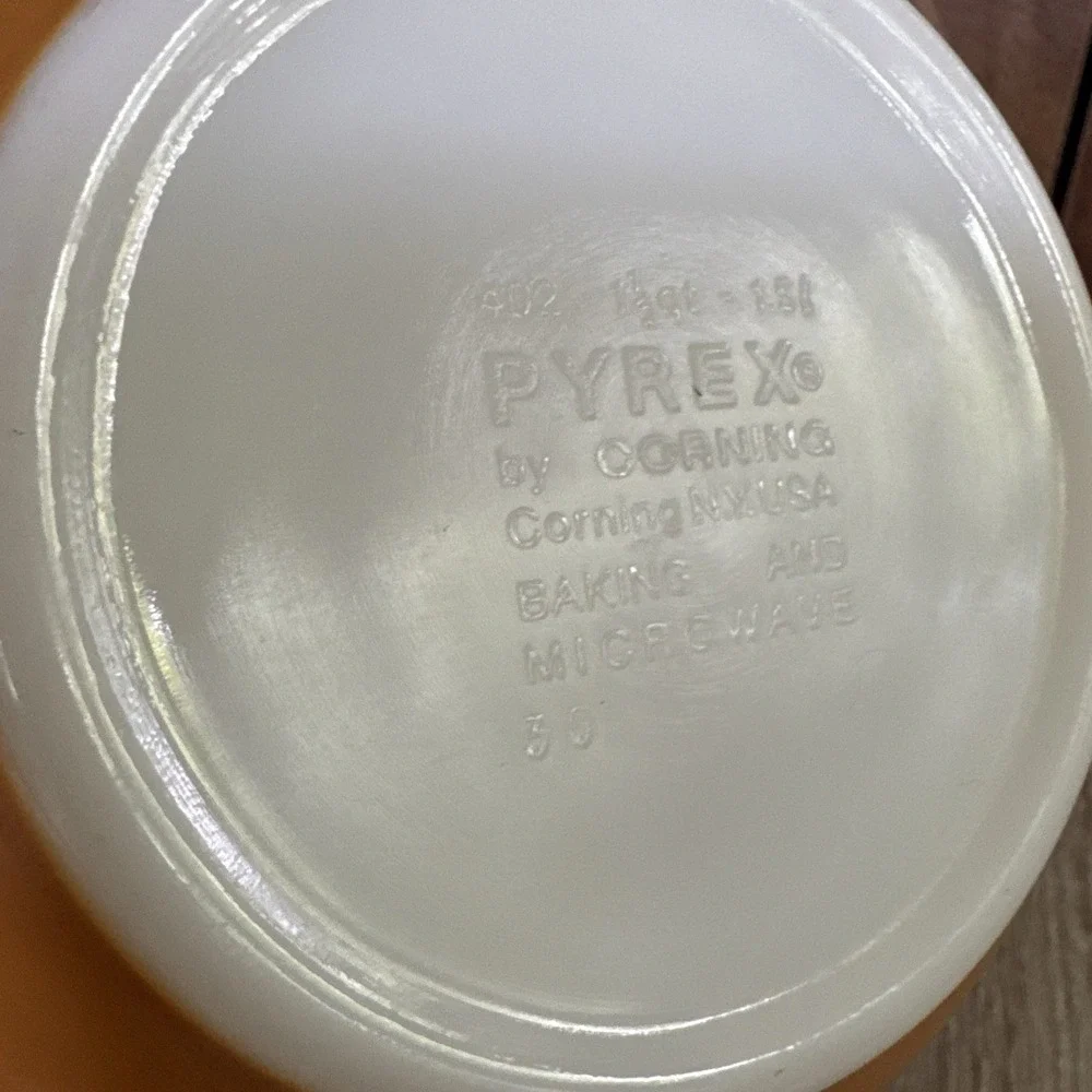 PYREX 402 Ombré Mixing Bowl Brown Yellow White Glass Oven Safe 1.5 qt